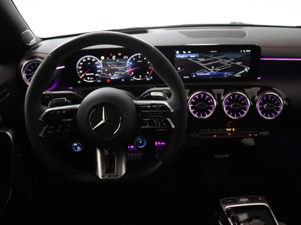 Mercedes-Benz CLA AMG 45s 4MATIC - foto 8