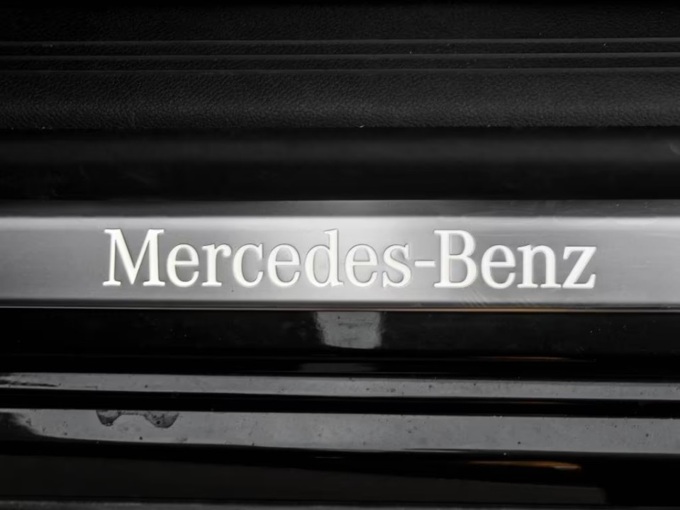 Mercedes-Benz E 300e 4MATIC AMG - foto 20