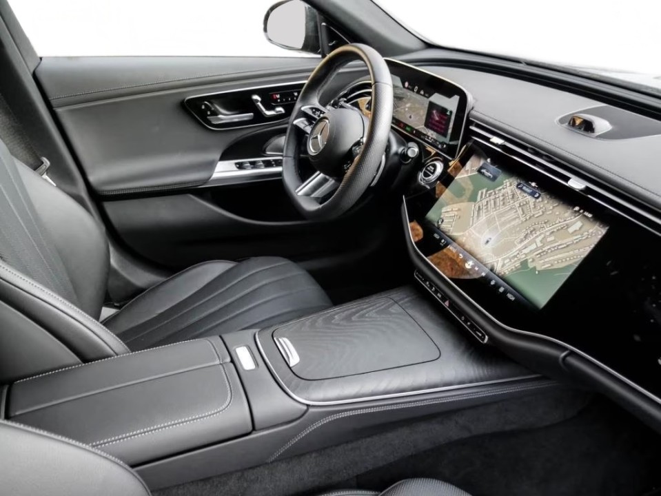 Mercedes-Benz E 300e 4MATIC AMG - foto 6