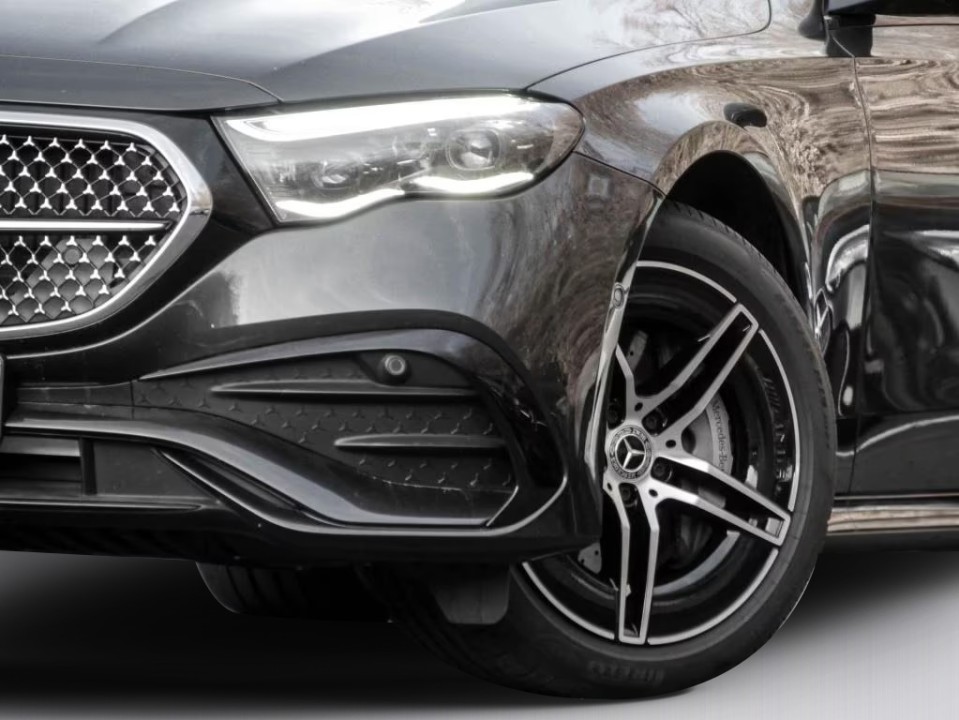 Mercedes-Benz E 300e 4MATIC AMG - foto 21