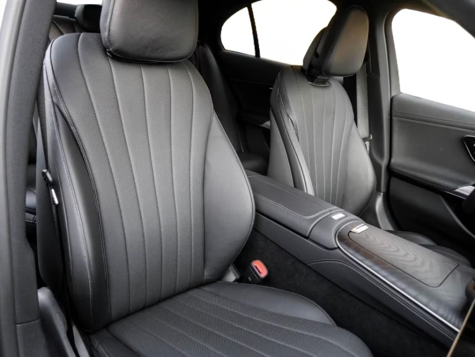 Mercedes-Benz E 300e 4MATIC AMG - foto 14