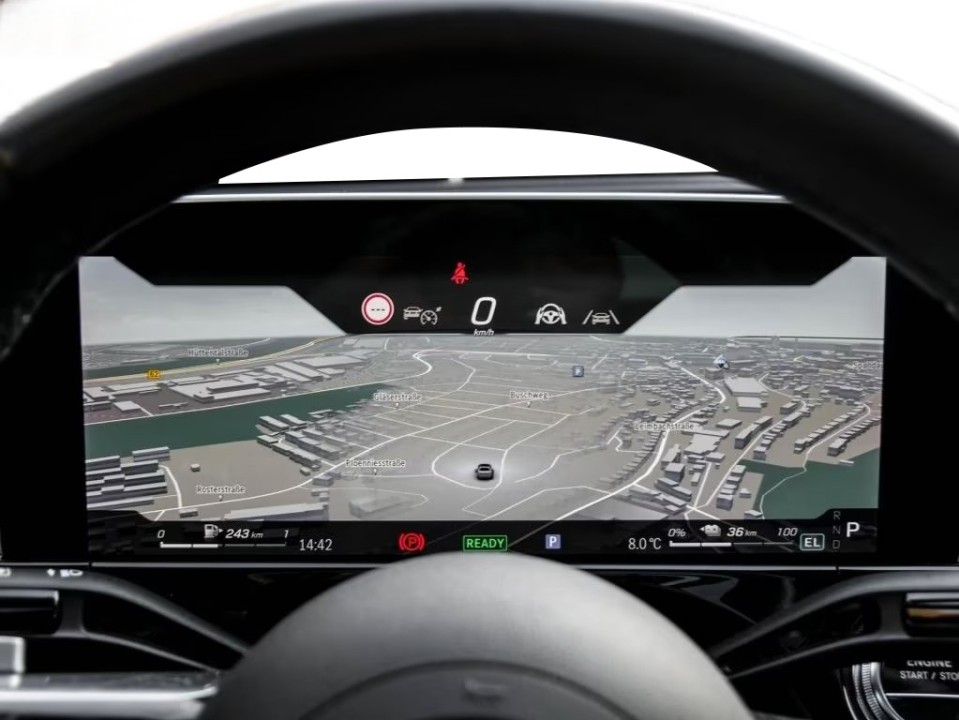 Mercedes-Benz E 300e 4MATIC AMG - foto 8