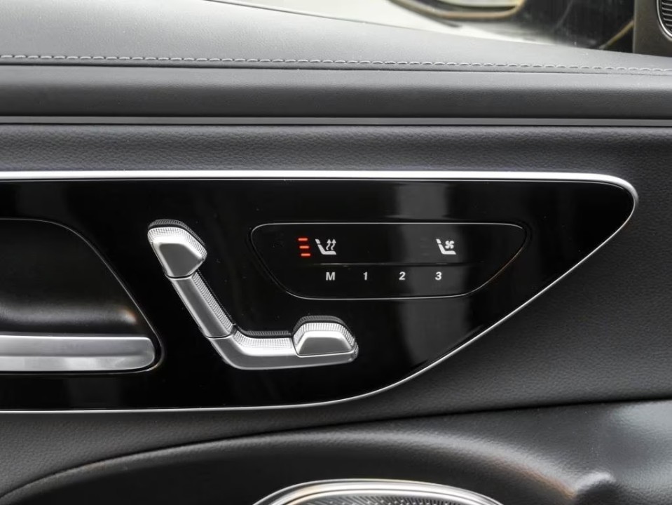 Mercedes-Benz E 300e 4MATIC AMG - foto 17