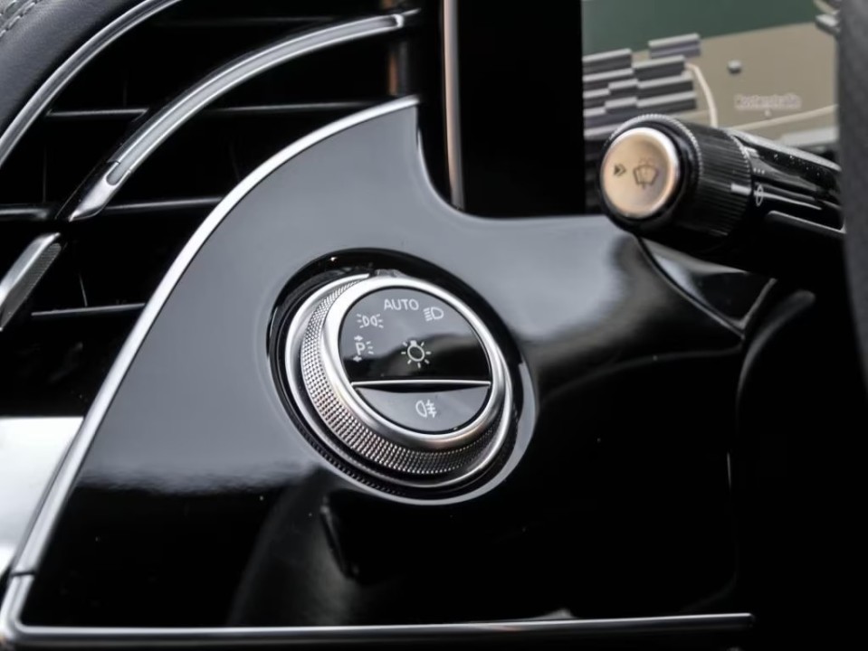 Mercedes-Benz E 300e 4MATIC AMG - foto 9