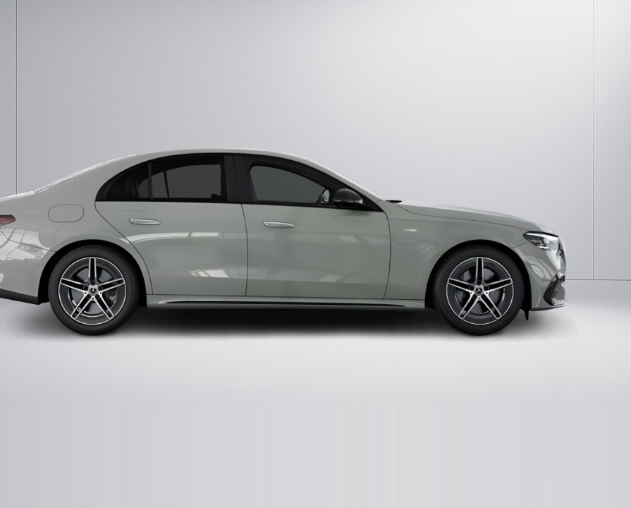 Mercedes-Benz E 300de 4MATIC AMG (3)