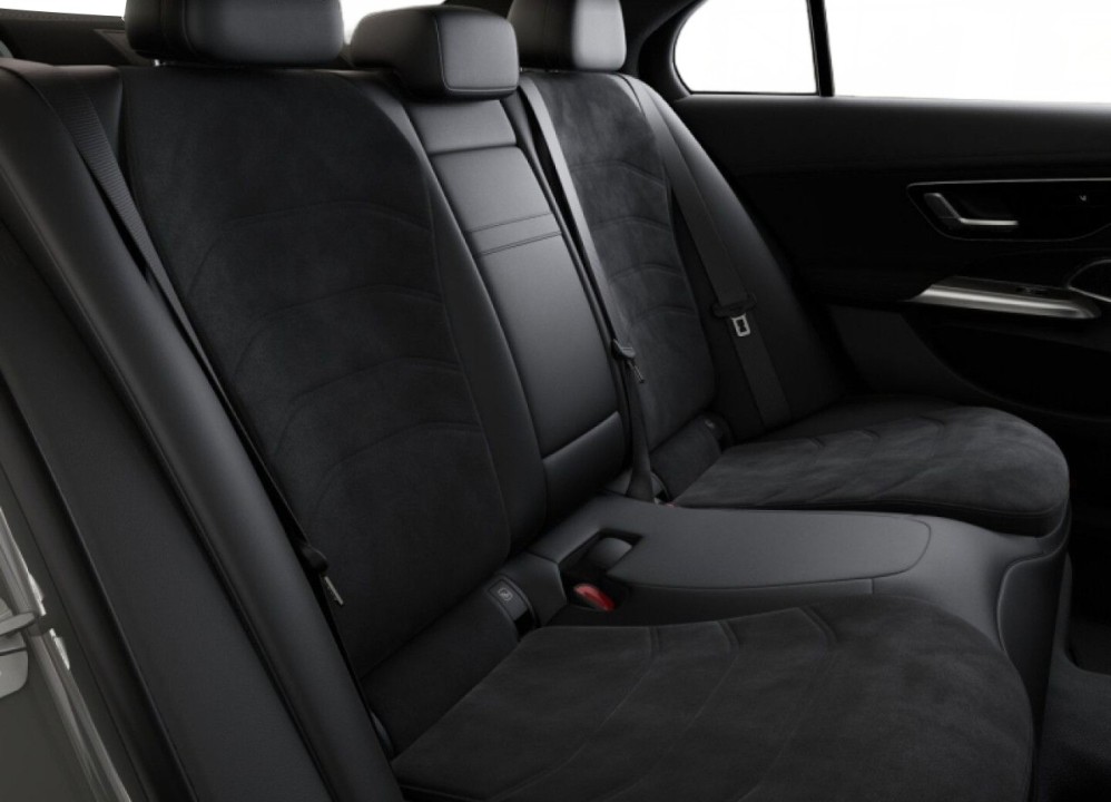 Mercedes-Benz E 300de 4MATIC AMG - foto 15