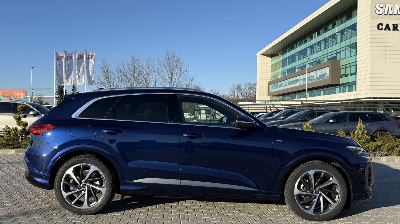 Audi Q5 40TFSI quattro S tronic S-Line (2)