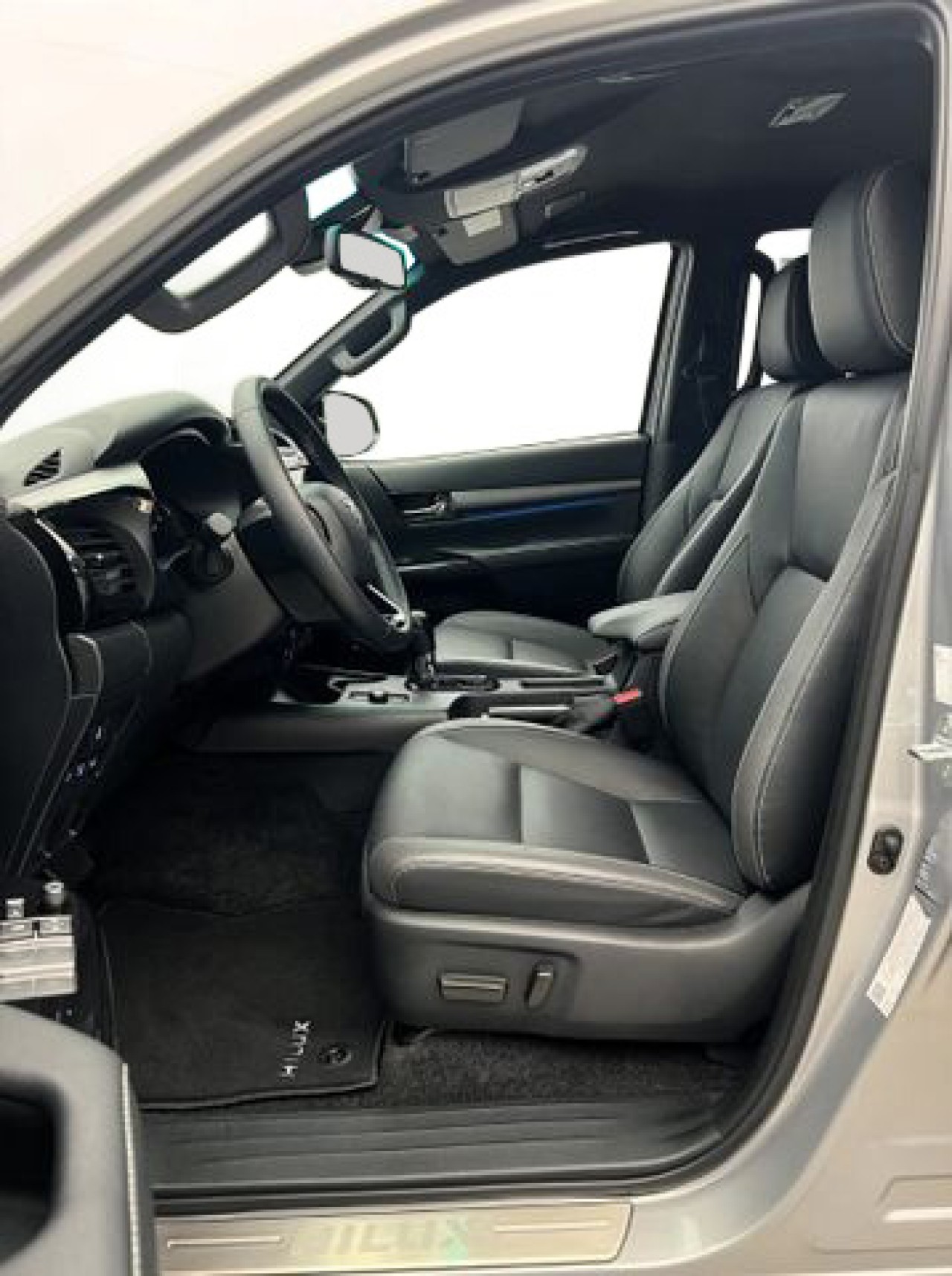 Toyota Hilux - foto 12