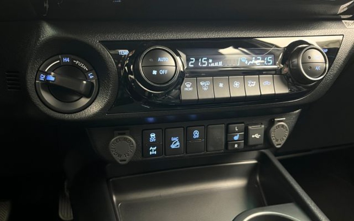 Toyota Hilux - foto 26