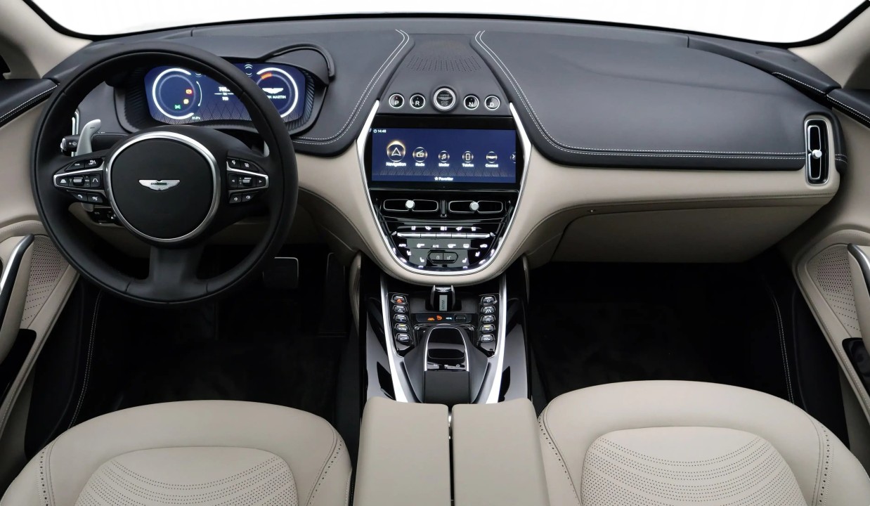 Aston Martin DBX (5)