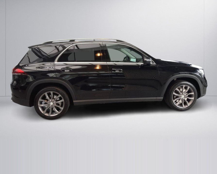 Mercedes-Benz GLE 300d 4MATIC (2)