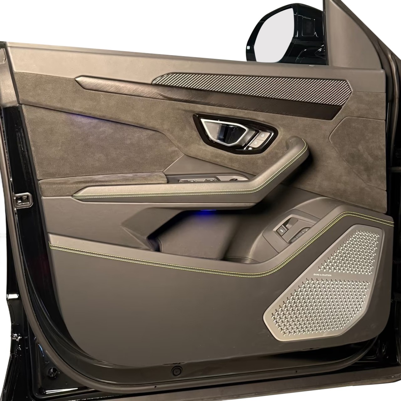 Lamborghini URUS - foto 13