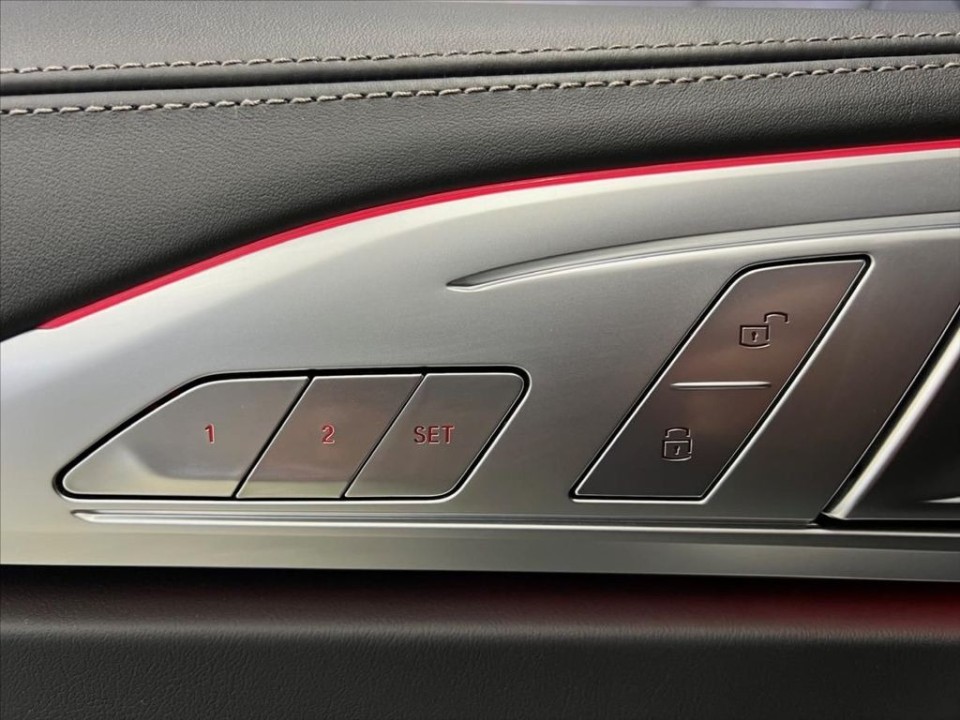 BMW Seria 8 M850i ​​xDrive - foto 23
