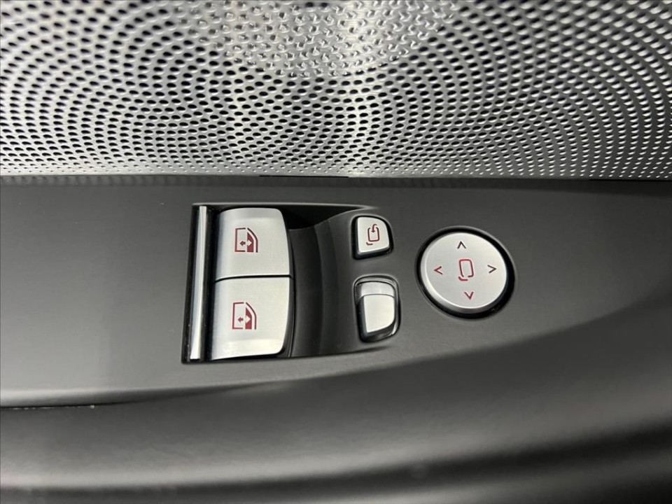 BMW Seria 8 M850i ​​xDrive - foto 24