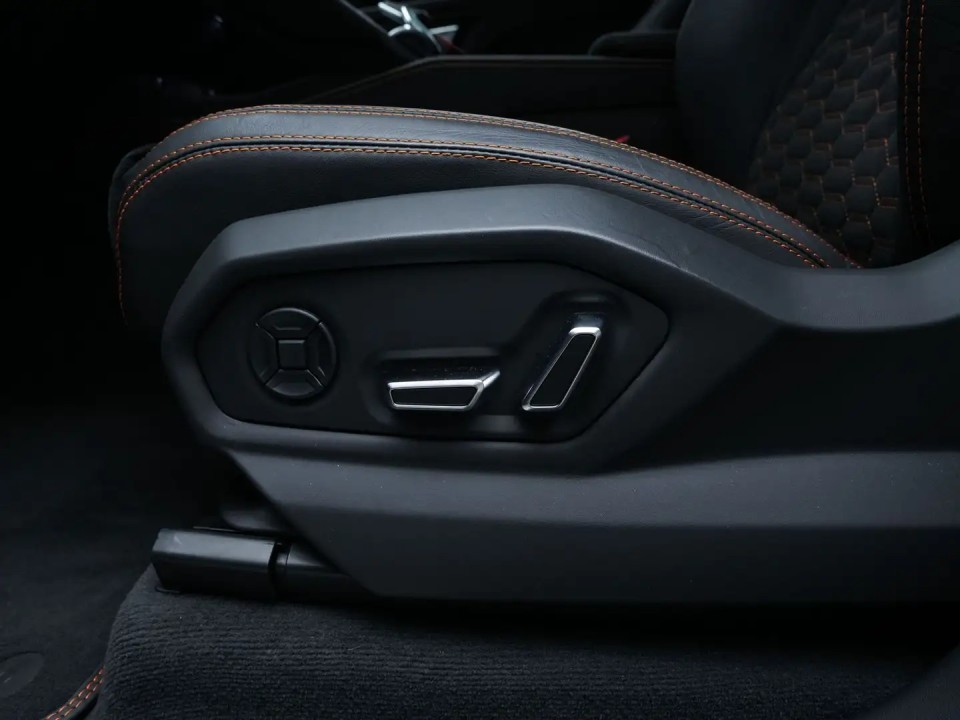 Lamborghini URUS - foto 14