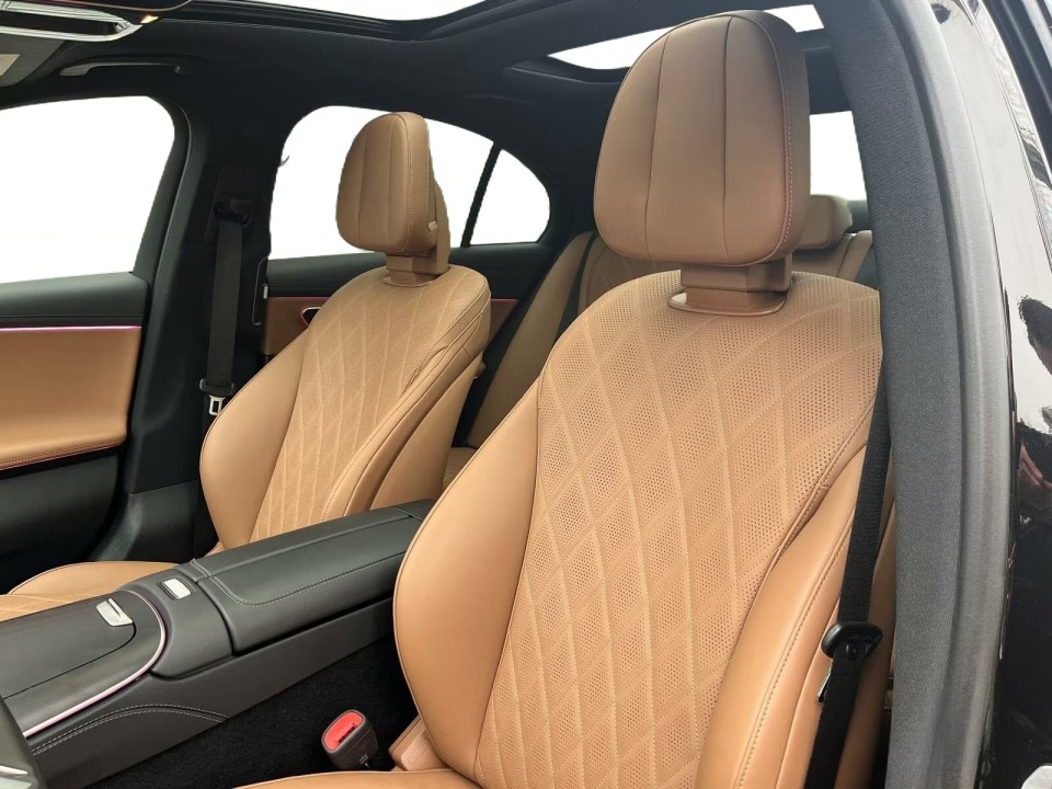 Mercedes-Benz E 300e 4MATIC AMG Line - foto 6