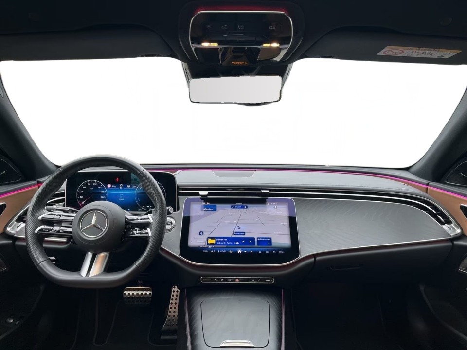 Mercedes-Benz E 300e 4MATIC AMG Line (4)