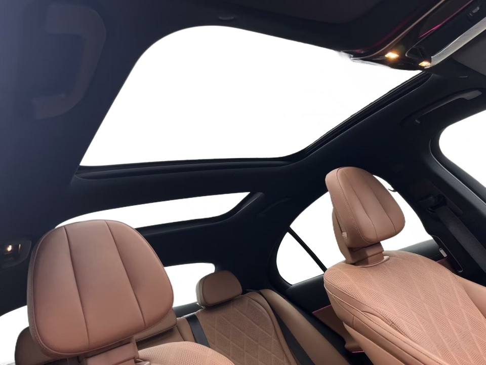 Mercedes-Benz E 300e 4MATIC AMG Line - foto 10