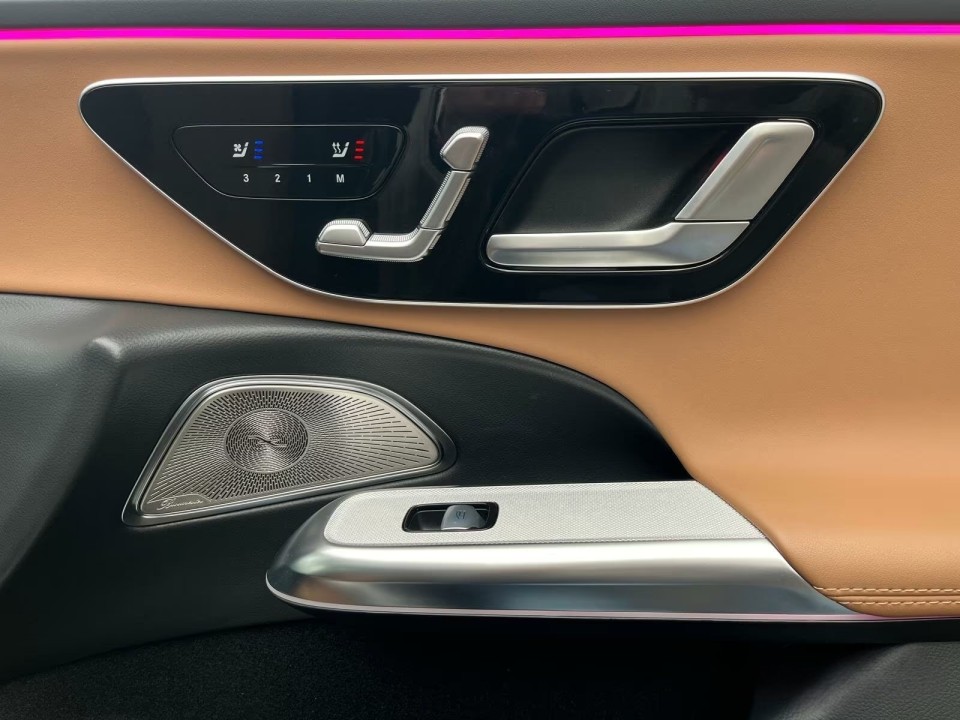 Mercedes-Benz E 300e 4MATIC AMG Line - foto 12