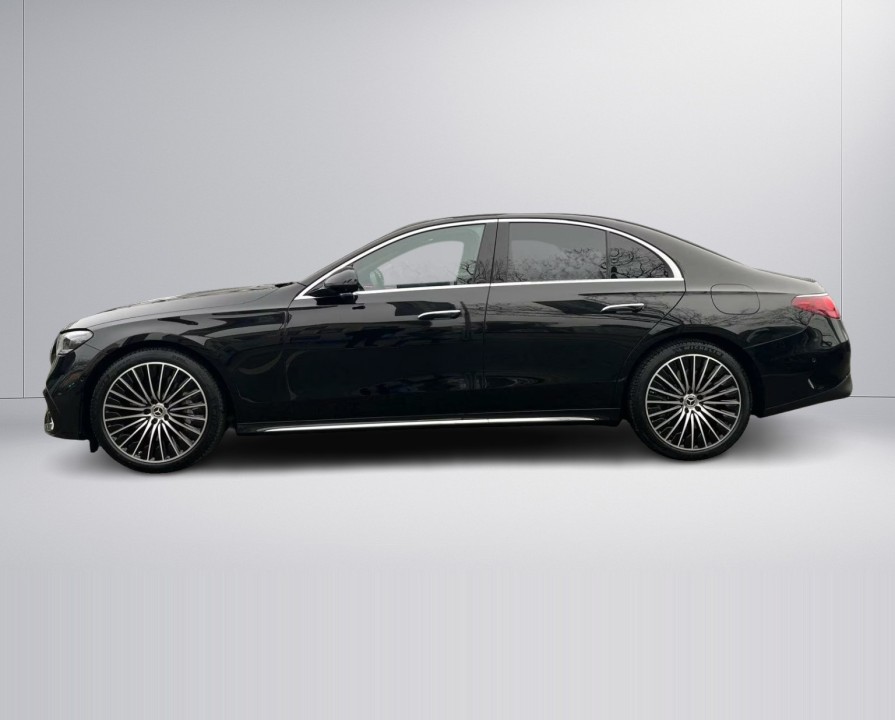 Mercedes-Benz E 300e 4MATIC AMG Line (2)