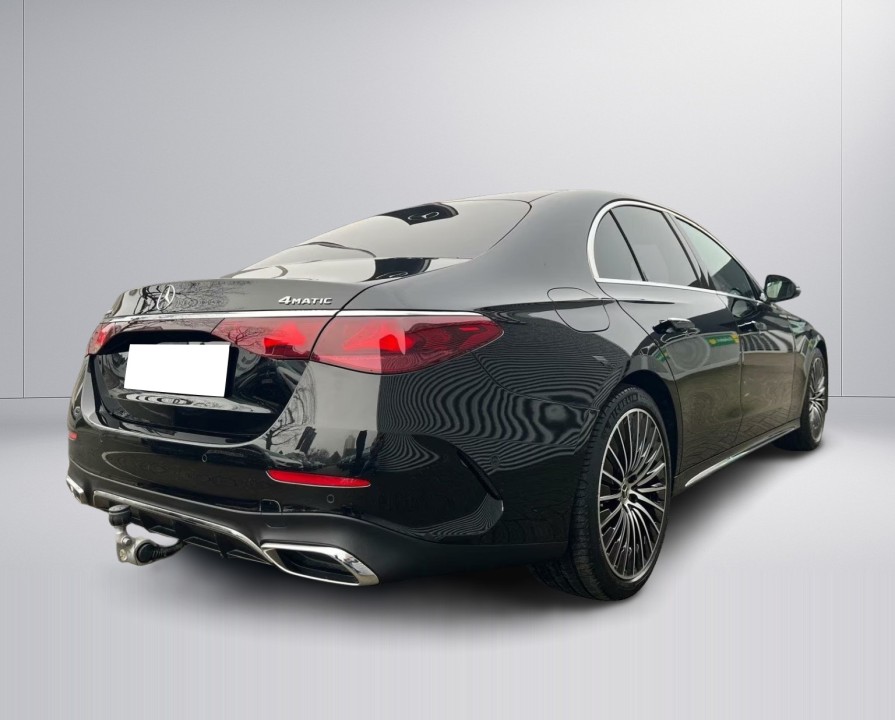 Mercedes-Benz E 300e 4MATIC AMG Line (3)