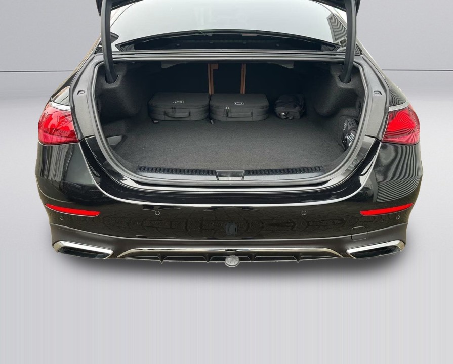 Mercedes-Benz E 300e 4MATIC AMG Line - foto 14