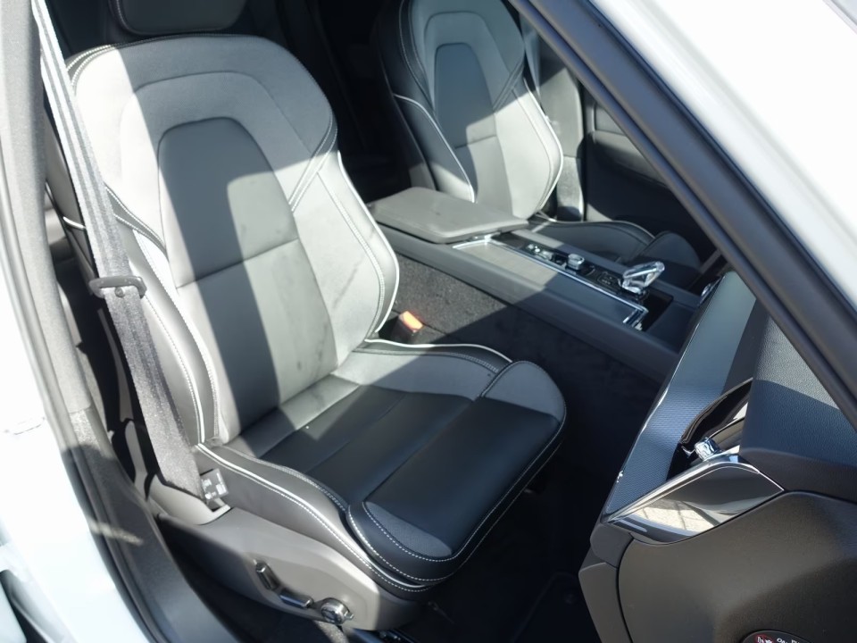 Volvo XC 60 T6 Black Edition - foto 12