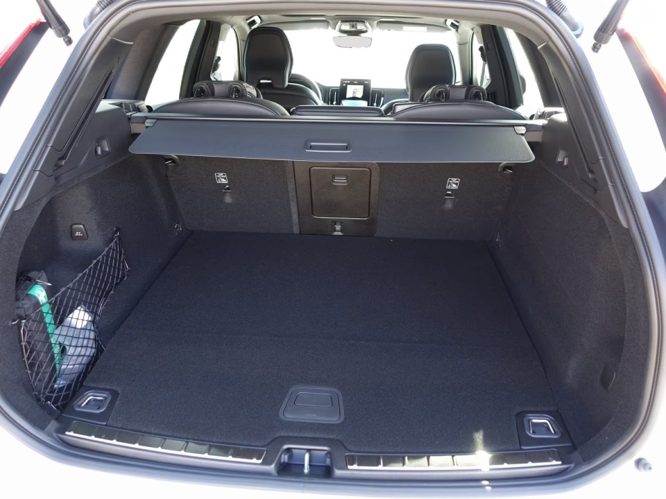 Volvo XC 60 T6 Black Edition - foto 26