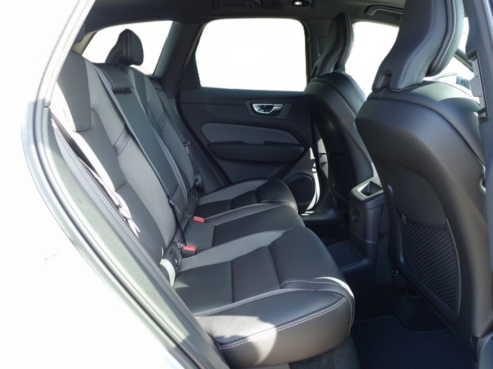 Volvo XC 60 T6 Black Edition - foto 13