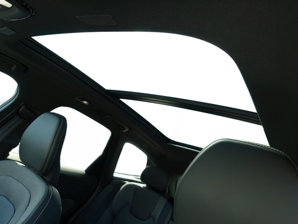 Volvo XC 60 T6 Black Edition - foto 23