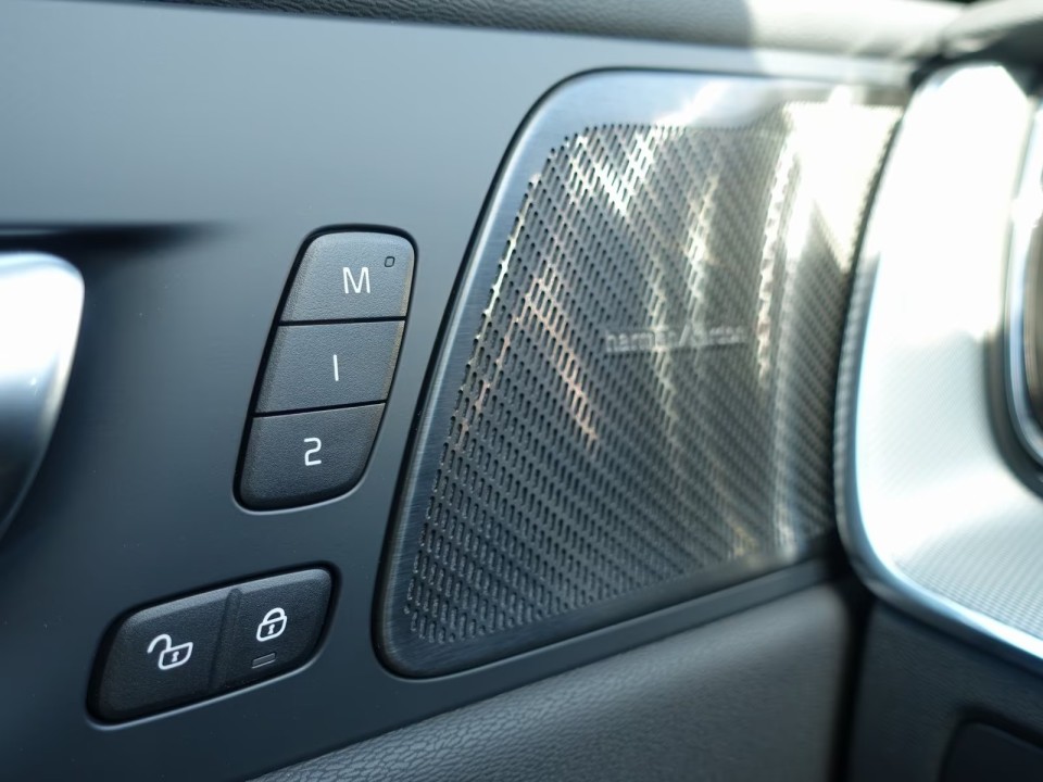 Volvo XC 60 T6 Black Edition - foto 24