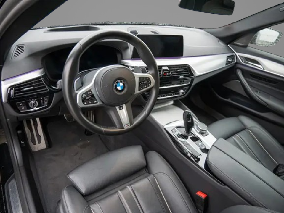 BMW Seria 5 530e xDrive M-Sport (4)