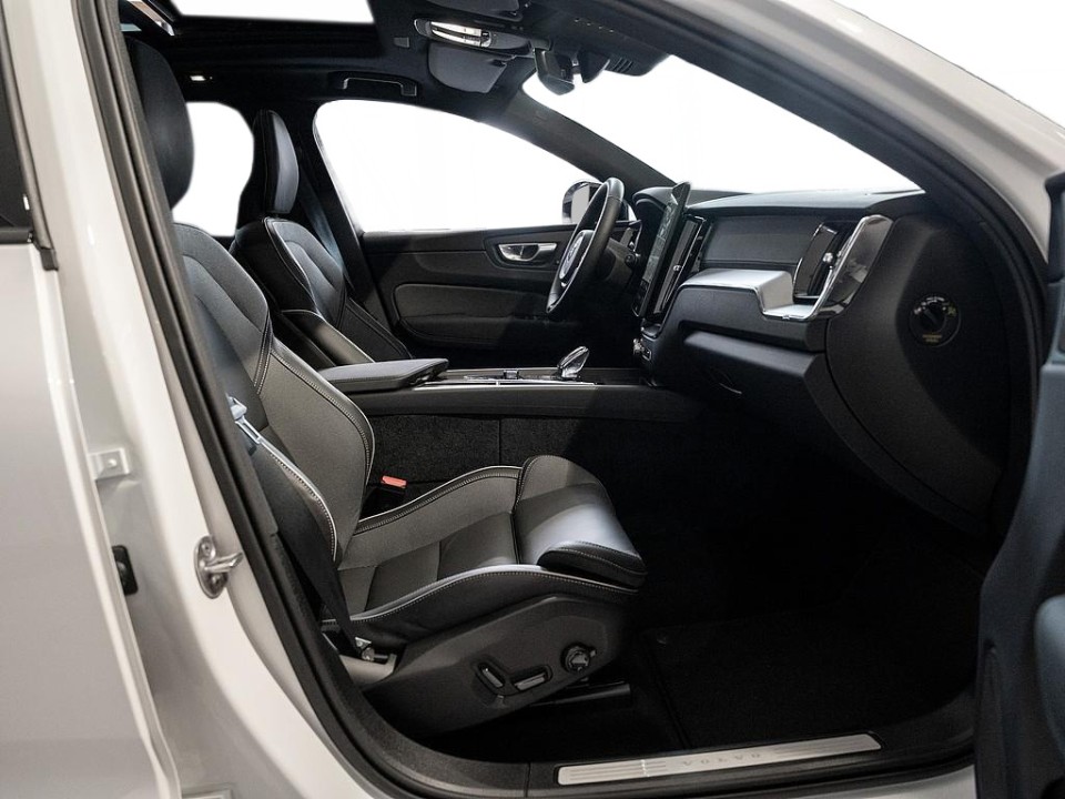 Volvo XC 60 T6 Ultra Black Edition (5)