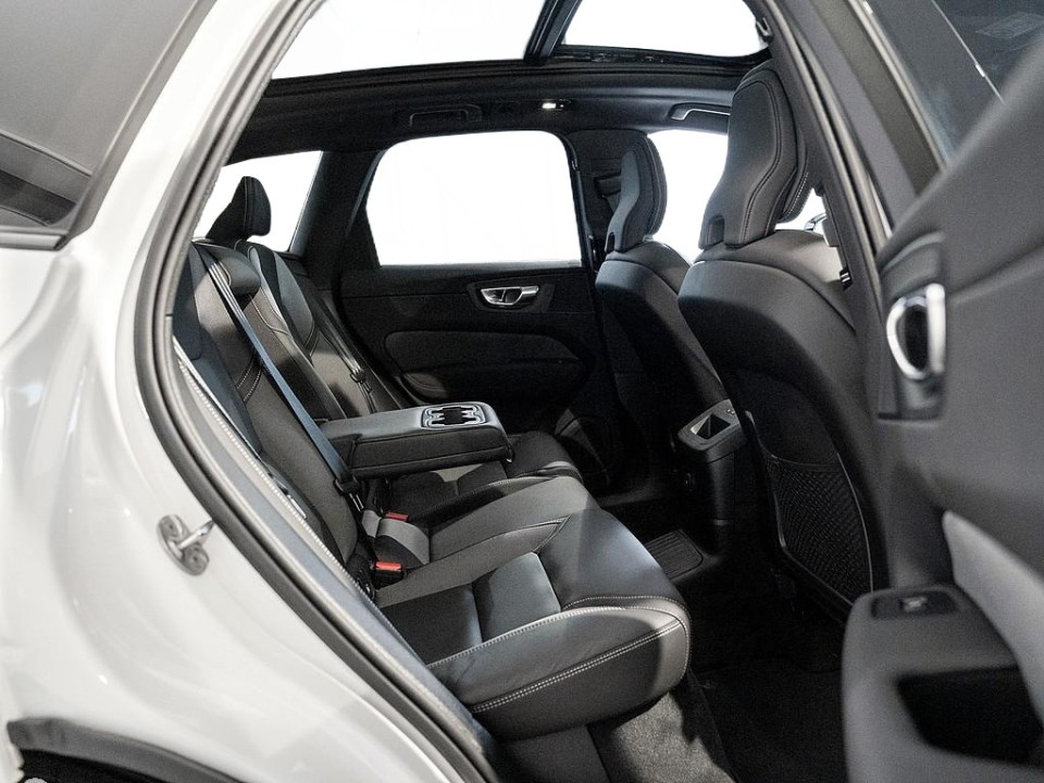 Volvo XC 60 T6 Ultra Black Edition - foto 6