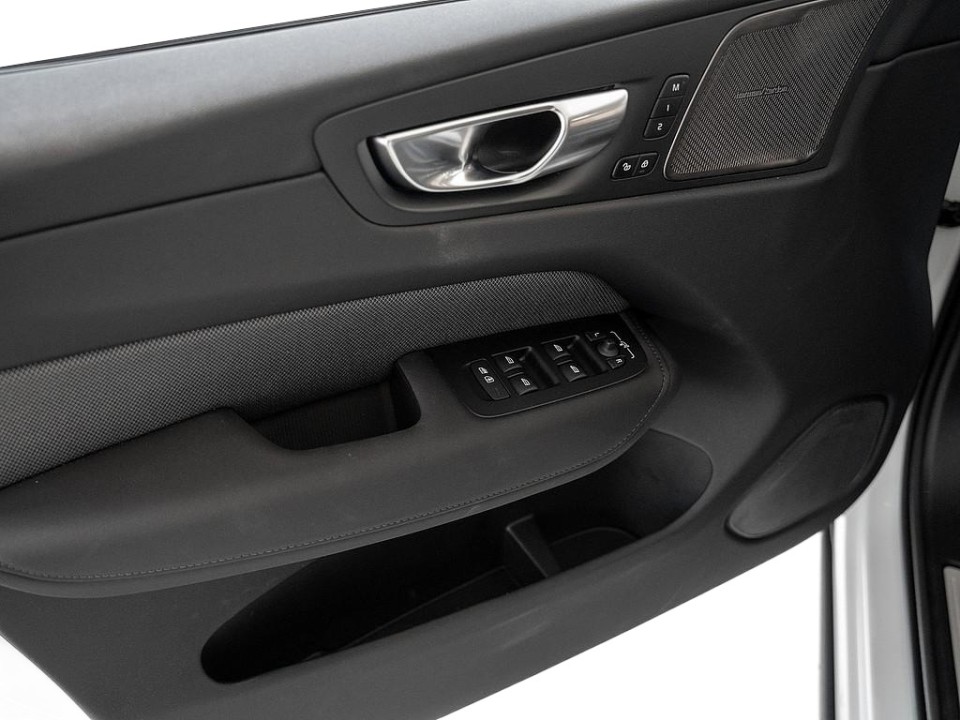 Volvo XC 60 T6 Ultra Black Edition - foto 21