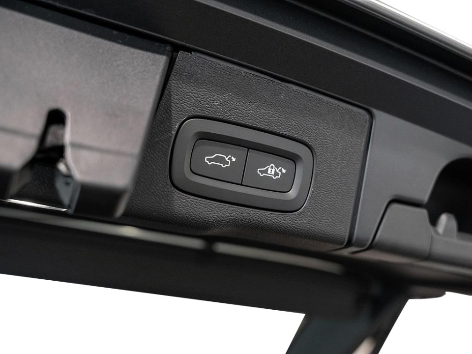 Volvo XC 60 T6 Ultra Black Edition - foto 24