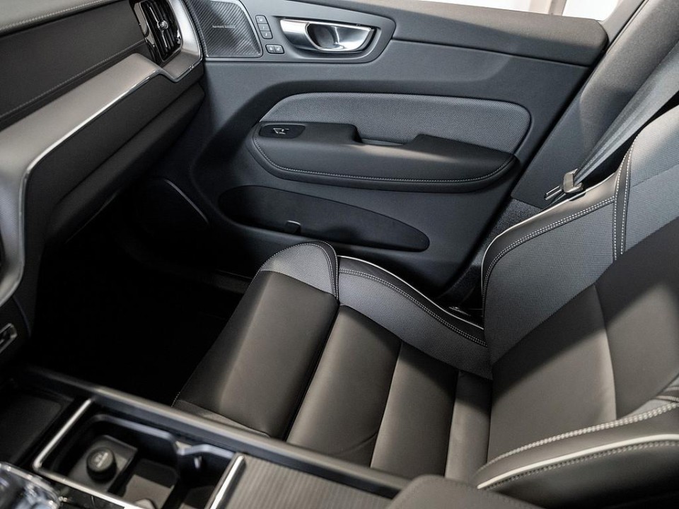 Volvo XC 60 T6 Ultra Black Edition - foto 9