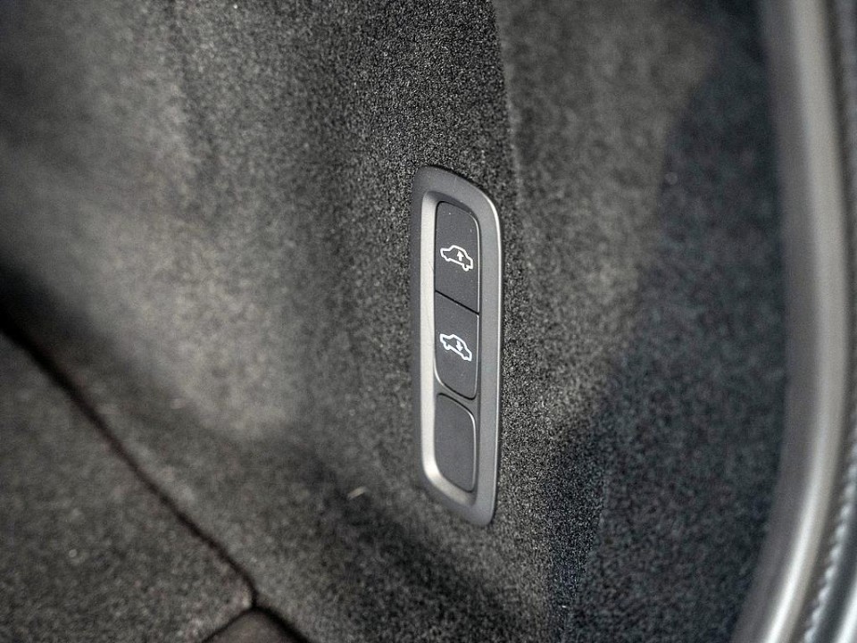 Volvo XC 60 T6 Ultra Black Edition - foto 25