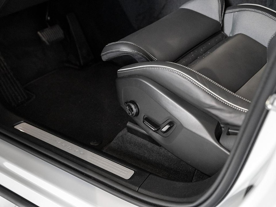 Volvo XC 60 T6 Ultra Black Edition - foto 11