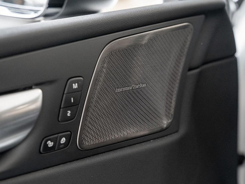 Volvo XC 60 T6 Ultra Black Edition - foto 17