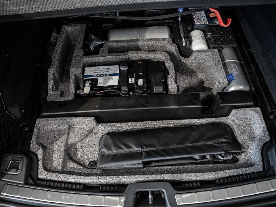 Volvo XC 60 T6 Ultra Black Edition - foto 27