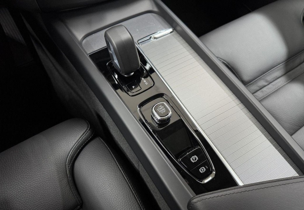 Volvo XC 60 T8 Ultimate Dark - foto 19