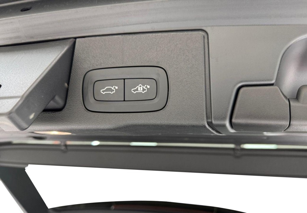 Volvo XC 60 T8 Ultimate Dark - foto 26