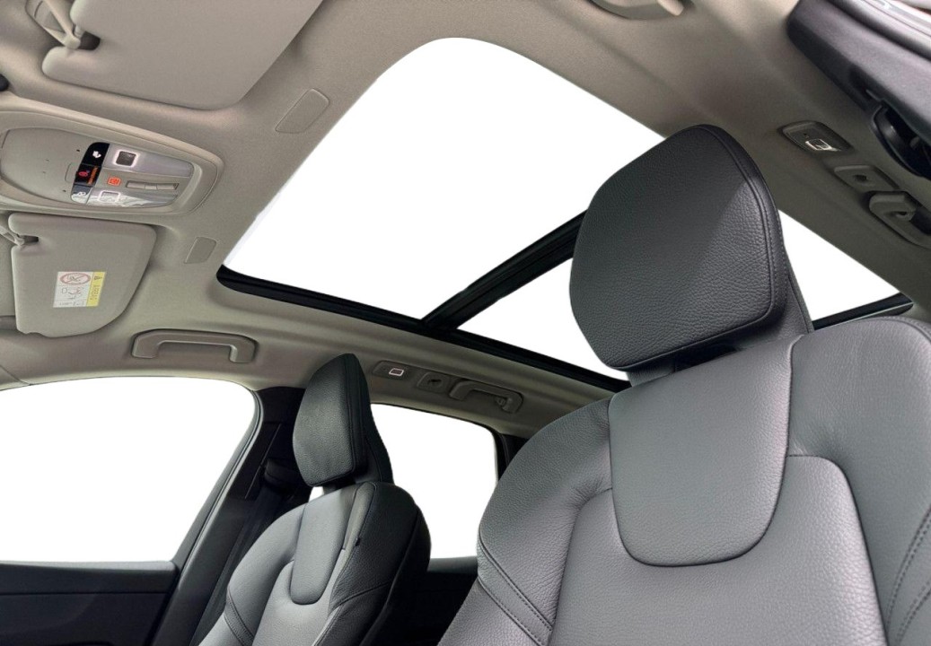 Volvo XC 60 T8 Ultimate Dark - foto 12