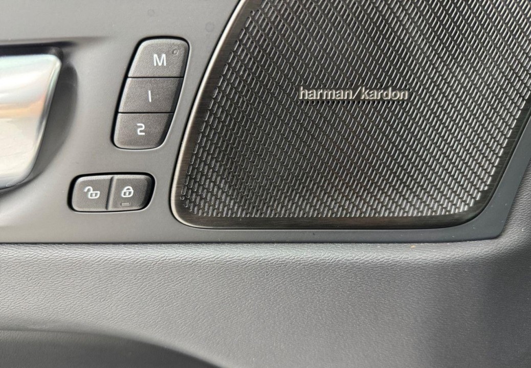 Volvo XC 60 T8 Ultimate Dark - foto 16