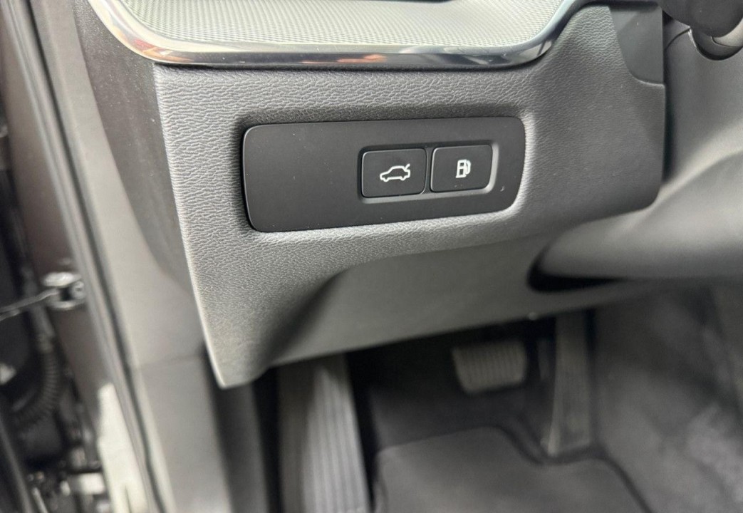 Volvo XC 60 T8 Ultimate Dark - foto 18