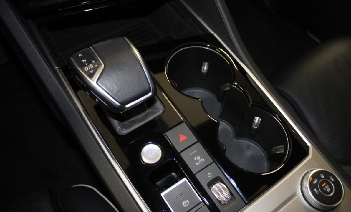 Volkswagen Touareg 4Motion R-line - foto 7