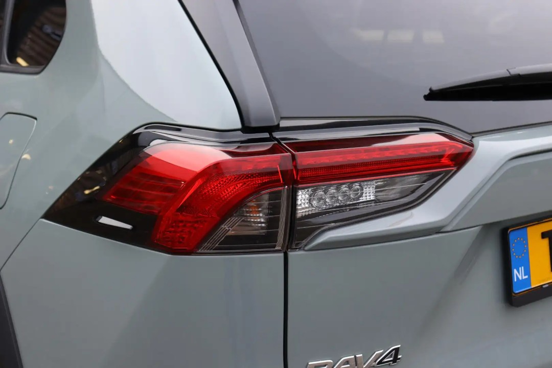 Toyota RAV4 - foto 12