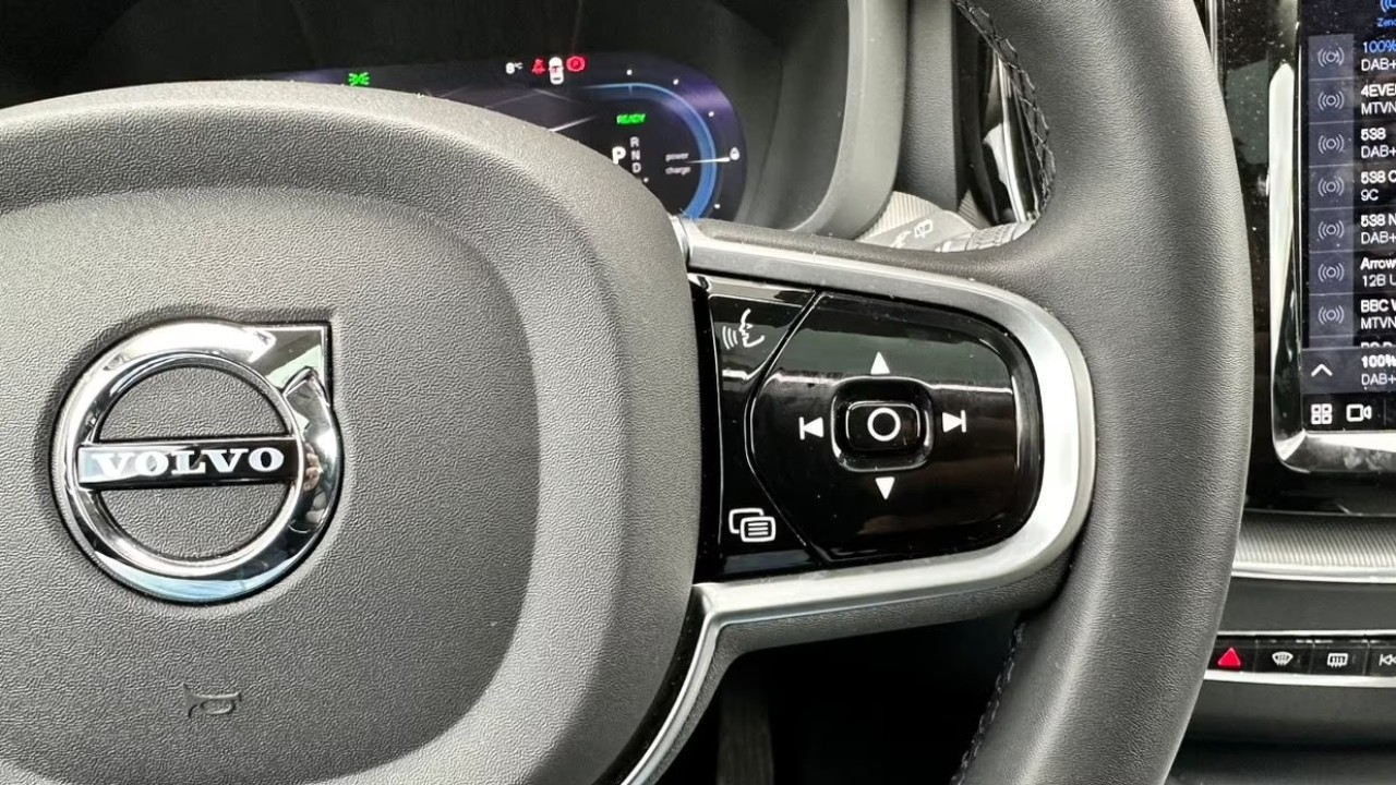 Volvo XC 60 T8 Plus Dark - foto 12