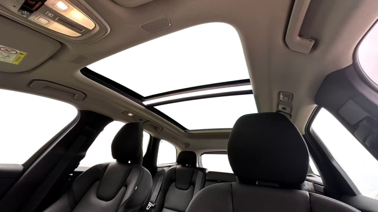 Volvo XC 60 T8 Plus Dark - foto 30